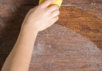 Membersihkan Lantai dari Debu